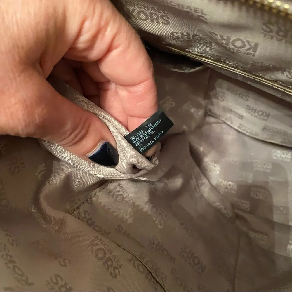 MICHAEL KORS BAG TOTE LONG STRAP TAUPE TAN GRAY PEBBLED LEATHER ZIP TOP